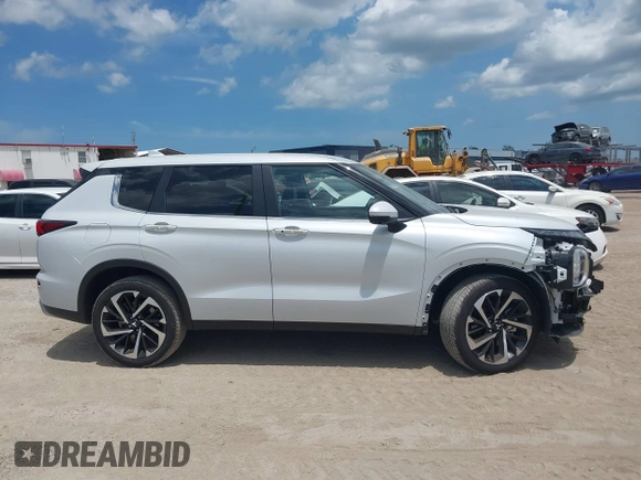 2024 Mitsubishi Outlander SE z VIN JA4J3VA83RZ082399, wystawiony jako IAAI lot #42305992 z przebiegiem 11 622 mil mil oraz . Historia ofert i sprzedaży dostępna na DreamBid. Obrazek 13.