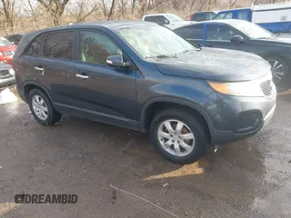 2011 Kia Sorento LX with VIN 5XYKT3A1XBG113928, listed as a IAAI auction lot 41722506 with 189,039 mi miles. Bid and sale history available at carsss.com. Image 1.