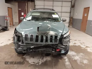 2015 Jeep Cherokee Trailhawk with VIN 1C4PJMBS6FW724931, listed as a IAAI auction lot 41602181 with 153,340 mi miles and . Bid and sale history available at carsss.com. Image 13.