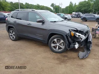 2019 Jeep Cherokee Limited z VIN 1C4PJMDX1KD225369, wystawiony jako IAAI lot #42602511 z przebiegiem 19 701 mil mil oraz . Historia ofert i sprzedaży dostępna na DreamBid. Obrazek 1.