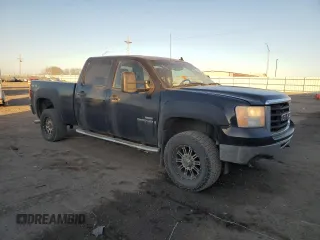 2009 GMC Sierra 2500HD SLT z VIN 1GTHK636X9F173647, wystawiony jako Copart lot #42983015 z przebiegiem 218 046 mil mil oraz Czysty tytuł • Clean title. Historia ofert i sprzedaży dostępna na DreamBid. Obrazek 4.