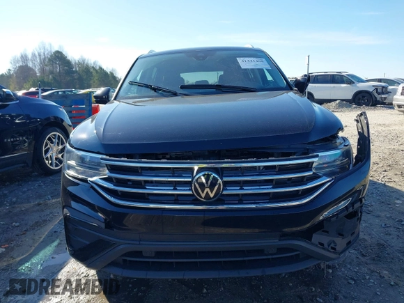 2023 Volkswagen Tiguan SE z VIN 3VVMB7AX7PM032629, wystawiony jako IAAI lot #41441468 z przebiegiem 52 518 mil mil oraz . Historia ofert i sprzedaży dostępna na DreamBid. Obrazek 12.