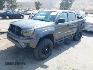 2013 Toyota Tacoma PreRunner z VIN 5TFJX4GN2DX018800, wystawiony jako IAAI lot #42304447 z przebiegiem 188 409 mil mil oraz . Historia ofert i sprzedaży dostępna na DreamBid. Obrazek 2.