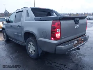2007 Chevrolet Avalanche LT w/3LT with VIN 3GNFK12397G130146, listed as a IAAI auction lot 40836657 with 319,028 mi miles. Bid and sale history available at carsss.com. Image 3.