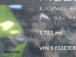 2025 Tesla Model 3 Long Range z VIN 5YJ3E1EB3SF911796, wystawiony jako IAAI lot #41753091 z przebiegiem 1 751 mil mil oraz . Historia ofert i sprzedaży dostępna na DreamBid. Obrazek 15.