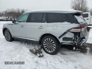 2023 Lincoln Aviator Standard z VIN 5LM5J6XC8PGL23972, wystawiony jako Copart lot #43996485 z przebiegiem 9 445 mil mil oraz Szkoda całkowita • Salvage title. Historia ofert i sprzedaży dostępna na DreamBid. Obrazek 2.