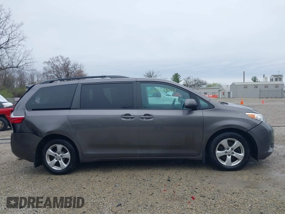 2017 Toyota Sienna LE Auto Access Seat with VIN 5TDKZ3DC6HS881378, listed as a IAAI auction lot 41932471 with 64,626 mi miles. Bid and sale history available at carsss.com. Image 14.