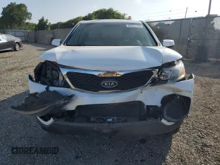 2013 Kia Sorento LX with VIN 5XYKT3A14DG334802, listed as a Copart auction lot 62551155 with 110,915 mi miles and Salvage title. Bid and sale history available at DreamBid. Image 5.