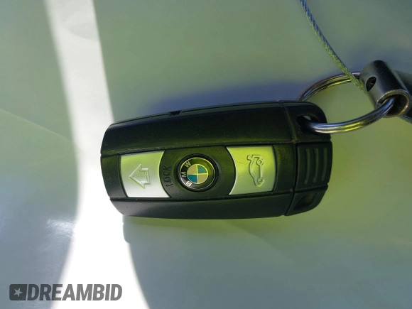 2011 BMW 3 Series 328i xDrive с VIN WBAPK5C53BA661805, выставлен на аукционе IAAI как лот 42299271 с пробегом 129 701 миль миль и . История ставок и продаж доступна на DreamBid. Изображение 11.