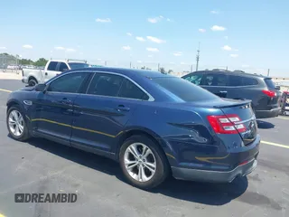 2017 Ford Taurus SEL z VIN 1FAHP2E82HG116530, wystawiony jako IAAI lot #42224056 z przebiegiem 100 946 mil mil oraz . Historia ofert i sprzedaży dostępna na DreamBid. Obrazek 3.