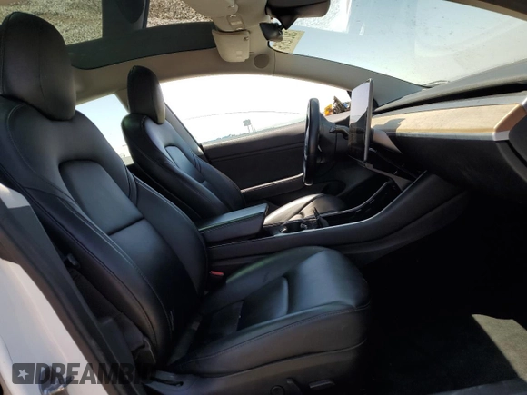 2019 Tesla Model 3 Mid Range z VIN 5YJ3E1EA3KF402556, wystawiony jako Copart lot #56212875 z przebiegiem 89 022 mil mil oraz Szkoda całkowita • Salvage title. Historia ofert i sprzedaży dostępna na DreamBid. Obrazek 7.