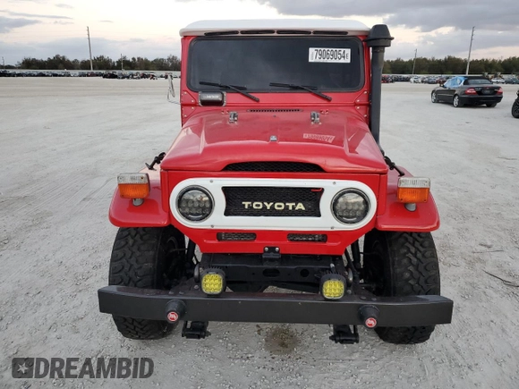 1976 Toyota Land Cruiser z VIN FJ40208864, wystawiony jako Copart lot #79069054 z przebiegiem 18 022 mil mil oraz Szkoda całkowita • Salvage title. Historia ofert i sprzedaży dostępna na DreamBid. Obrazek 5.