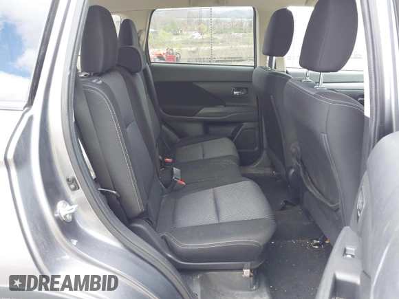2018 Mitsubishi Outlander ES z VIN JA4AZ3A36JJ004547, wystawiony jako IAAI lot #42048456 z przebiegiem 82 379 mil mil oraz . Historia ofert i sprzedaży dostępna na DreamBid. Obrazek 8.