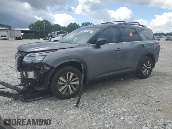 2024 Nissan Pathfinder SL z VIN 5N1DR3CAXRC261317, wystawiony jako Copart lot #56795365 z przebiegiem 21 939 mil mil oraz Szkoda całkowita • Salvage title. Historia ofert i sprzedaży dostępna na DreamBid. Obrazek 1.