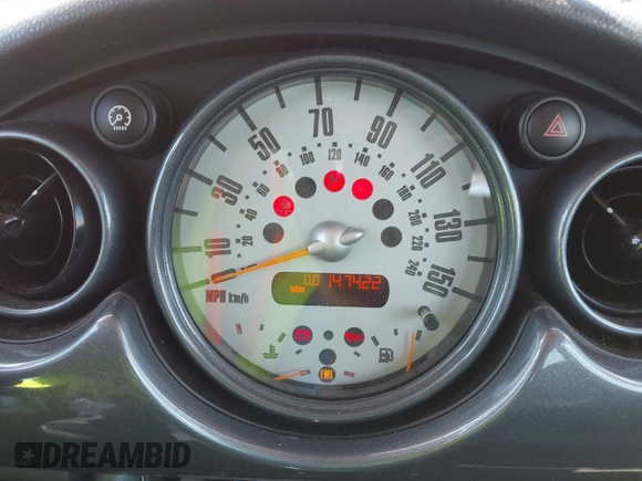 2004 MINI Hardtop with VIN WMWRC33474TC48930, listed as a IAAI auction lot 41657936 with 147,422 mi miles and . Bid and sale history available at DreamBid. Image 7.