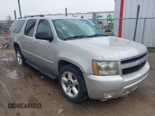 2007 Chevrolet Suburban LT with VIN 3GNFC16J37G135171, listed as a IAAI auction lot 41672943 with Not Provided miles. Bid and sale history available at carsss.com. Image 1.
