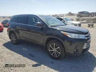 2017 Toyota Highlander XLE z VIN 5TDJZRFH8HS411635, wystawiony jako Copart lot #52080215 z przebiegiem 83 711 mil mil oraz Szkoda całkowita • Salvage title. Historia ofert i sprzedaży dostępna na DreamBid. Obrazek 4.
