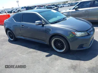 2013 Scion tC z VIN JTKJF5C76D3054537, wystawiony jako IAAI lot #42139016 z przebiegiem 224 566 mil mil oraz . Historia ofert i sprzedaży dostępna na DreamBid. Obrazek 1.