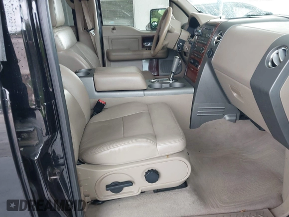 2008 Ford F-150 XLT с VIN 1FTPW14V28FB87601, выставлен на аукционе IAAI как лот 42211440 с пробегом 220 033 миль миль и . История ставок и продаж доступна на DreamBid. Изображение 5.