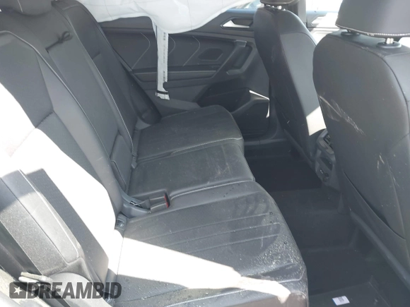 2024 Volkswagen Tiguan SE R-Line Black z VIN 3VV8B7AX0RM231879, wystawiony jako IAAI lot #41924255 z przebiegiem 1 098 mil mil oraz . Historia ofert i sprzedaży dostępna na DreamBid. Obrazek 8.