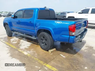 2018 Toyota Tacoma SR5 z VIN 5TFAZ5CN2JX064452, wystawiony jako IAAI lot #41945468 z przebiegiem 132 450 mil mil oraz . Historia ofert i sprzedaży dostępna na DreamBid. Obrazek 3.