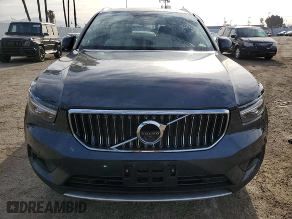 2022 Volvo XC40 Inscription z VIN YV4162UL0N2787155, wystawiony jako Copart lot #49329705 z przebiegiem Nie podano mil oraz Szkoda całkowita • Salvage title. Historia ofert i sprzedaży dostępna na DreamBid. Obrazek 5.