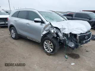 2018 Kia Sorento LX with VIN 5XYPG4A35JG378093, listed as a IAAI auction lot 41602165 with 61,247 mi miles. Bid and sale history available at carsss.com. Image 1.