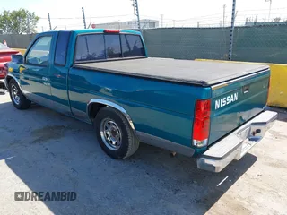 1995 Nissan Frontier XE z VIN 1N6SD16S2SC385250, wystawiony jako IAAI lot #42373497 z przebiegiem 252 537 mil mil oraz . Historia ofert i sprzedaży dostępna na DreamBid. Obrazek 3.