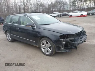 2008 Volkswagen Passat Komfort z VIN WVWLK73C98E161130, wystawiony jako IAAI lot #41498361 z przebiegiem 102 621 mil mil oraz . Historia ofert i sprzedaży dostępna na DreamBid. Obrazek 1.