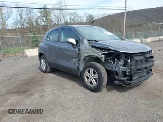 2020 Chevrolet Trax LS with VIN 3GNCJKSB2LL326823, listed as a IAAI auction lot 42103386 with 33,241 mi miles and . Bid and sale history available at carsss.com. Image 1.
