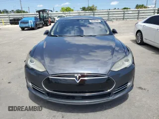 2014 Tesla Model S 60 with VIN 5YJSA1S13EFP63432, listed as a Copart auction lot 56706195 with 114,671 mi miles and Clean Title. Bid and sale history available at DreamBid. Image 5.