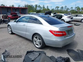 2013 Mercedes-Benz E 350 with VIN WDDKJ5KB3DF199684, listed as a IAAI auction lot 42160900 with 134,811 mi miles and . Bid and sale history available at DreamBid. Image 3.