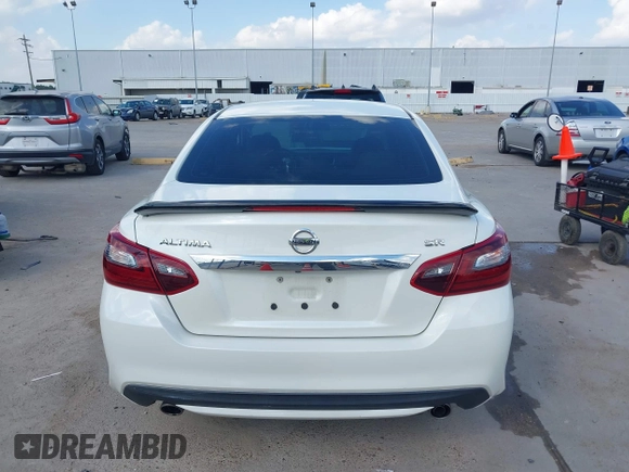 2017 Nissan Altima SV z VIN 1N4AL3AP3HC476185, wystawiony jako IAAI lot #40580202 z przebiegiem 118 710 mil mil oraz . Historia ofert i sprzedaży dostępna na DreamBid. Obrazek 16.