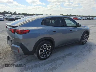 2024 BMW X2 xDrive28i z VIN WBX63GM09R5012591, wystawiony jako Copart lot #57438215 z przebiegiem 16 514 mil mil oraz Tytuł czysty. Historia ofert i sprzedaży dostępna na DreamBid. Obrazek 3.