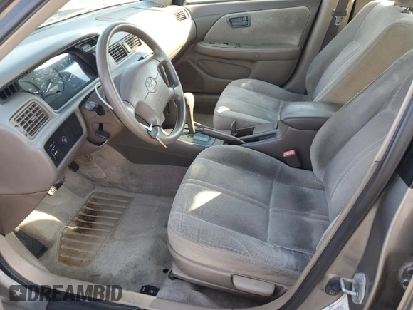 2001 Toyota Camry CE z VIN 4T1BG22K91U116124, wystawiony jako Copart lot #83041984 z przebiegiem 141 101 mil mil oraz Czysty tytuł • Clean title. Historia ofert i sprzedaży dostępna na DreamBid. Obrazek 7.