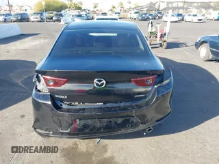 2021 Mazda 3 S z VIN JM1BPAAL8M1321402, wystawiony jako IAAI lot #41693911 z przebiegiem 35 144 mil mil oraz . Historia ofert i sprzedaży dostępna na DreamBid. Obrazek 17.