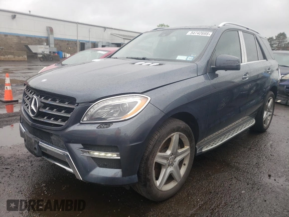2013 Mercedes-Benz M 550 z VIN 4JGDA7DBXDA151247, wystawiony jako Copart lot #54742695 z przebiegiem 131 205 mil mil oraz Szkoda całkowita • Salvage title. Historia ofert i sprzedaży dostępna na DreamBid. Obrazek 1.