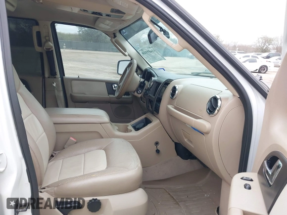 2006 Ford Expedition Eddie Bauer with VIN 1FMPU17596LA90732, listed as a IAAI auction lot 41689510 with 187,122 mi miles. Bid and sale history available at carsss.com. Image 5.