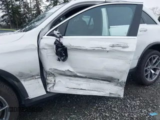 2022 Mercedes-Benz GLC 300 z VIN W1N0G8EB7NG102309, wystawiony jako IAAI lot #41778212 z przebiegiem 21 032 mil mil oraz . Historia ofert i sprzedaży dostępna na DreamBid. Obrazek 6.