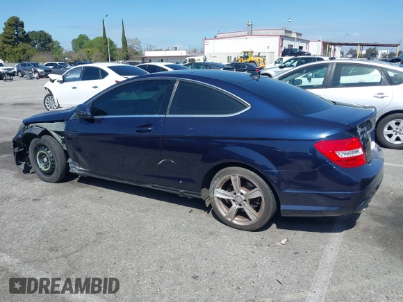 2014 Mercedes-Benz C 250 с VIN WDDGJ4HB1EG259318, выставлен на аукционе IAAI как лот 41817340 с пробегом 154 570 миль миль и . История ставок и продаж доступна на DreamBid. Изображение 15.