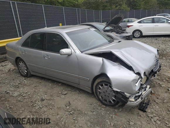 2001 Mercedes-Benz E-Class with VIN WDBJF65J71B201020, listed as a Copart auction lot 76067154 with 328,629 mi miles and Salvage Title. Bid and sale history available at carsss.com. Image 4.