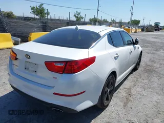 2015 Kia Optima LX z VIN KNAGM4A7XF5528918, wystawiony jako IAAI lot #42673801 z przebiegiem 132 968 mil mil oraz . Historia ofert i sprzedaży dostępna na DreamBid. Obrazek 4.