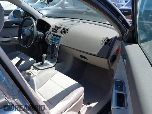 2007 Volvo S40 2.4L z VIN YV1MS390372275581, wystawiony jako IAAI lot #42269532 z przebiegiem 88 964 mil mil oraz . Historia ofert i sprzedaży dostępna na DreamBid. Obrazek 5.