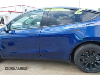2024 Tesla Model Y Long Range z VIN 7SAYGDEE4RA247532, wystawiony jako IAAI lot #42205480 z przebiegiem 21 273 mil mil oraz . Historia ofert i sprzedaży dostępna na DreamBid. Obrazek 14.