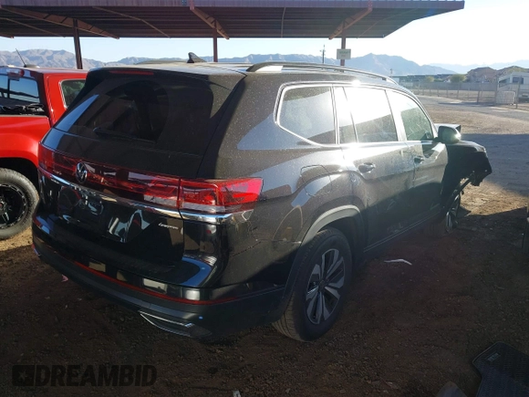 2024 Volkswagen Atlas SE with VIN 1V2LR2CA4RC505410, listed as a IAAI auction lot 41513445 with 18,647 mi miles and . Bid and sale history available at DreamBid. Image 4.