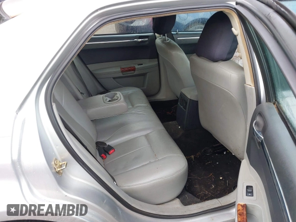 2006 Chrysler 300 Touring with VIN 2C3KA53G66H532518, listed as a IAAI auction lot 41356230 with 203,605 mi miles. Bid and sale history available at carsss.com. Image 8.