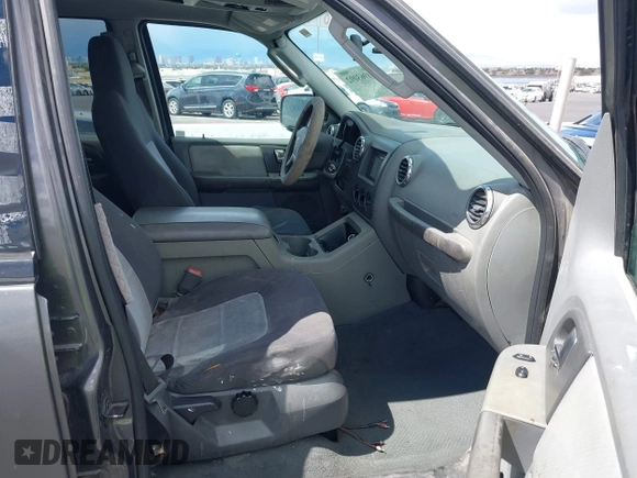 2004 Ford Expedition Special Service with VIN 1FMRU15WX4LB52060, listed as a IAAI auction lot 41963092 with 202,622 mi miles. Bid and sale history available at carsss.com. Image 5.