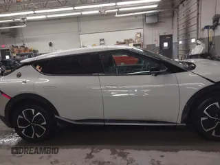 2022 Kia EV6 Wind z VIN KNDC3DLC5N5088331, wystawiony jako IAAI lot #41683097 z przebiegiem 37 380 mil mil oraz . Historia ofert i sprzedaży dostępna na DreamBid. Obrazek 14.