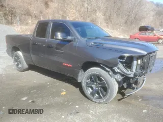 2024 Ram 1500 Big Horn z VIN 1C6SRFBT0RN210968, wystawiony jako Copart lot #49988365 z przebiegiem 7 678 mil mil oraz Szkoda całkowita • Salvage title. Historia ofert i sprzedaży dostępna na DreamBid. Obrazek 4.