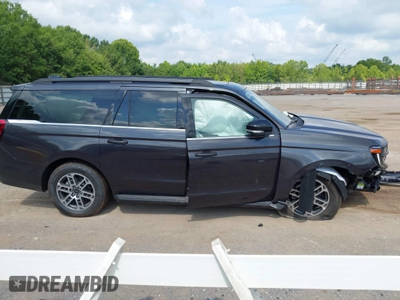 2025 Ford Expedition Max Active with VIN 1FMJK1J8XSEA26762, listed as a IAAI auction lot 42636848 with 706 mi miles and . Bid and sale history available at DreamBid. Image 13.